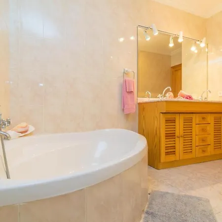 Holiday home Ginebro